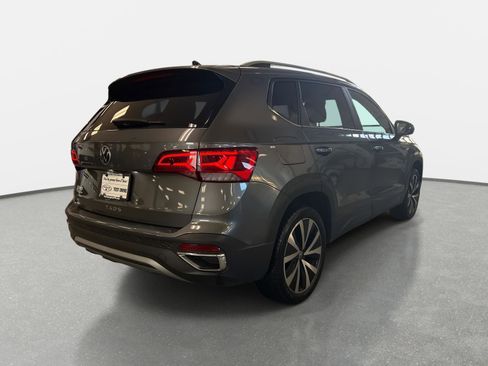 Used 2024 Volkswagen Taos SE image 5