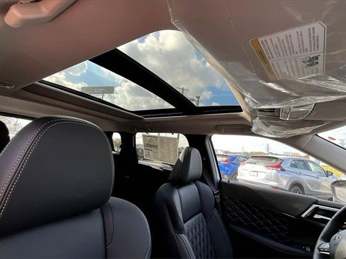 New 2025 Mitsubishi Outlander SEL image 27