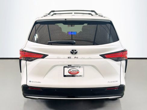 New 2026 Toyota Sienna Platinum image 5