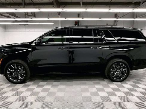 Used 2025 Chevrolet Suburban RST w/ Comfort Package AWD/4WD image 14