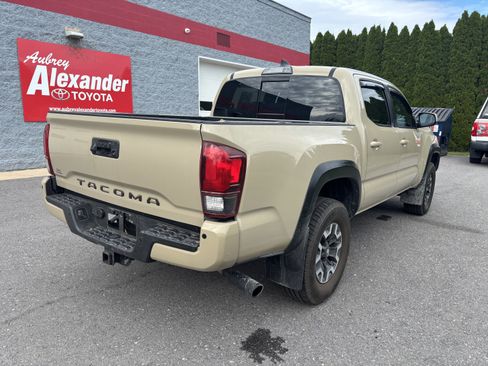 Used 2019 Toyota Tacoma TRD Off-Road w/ Technology Package AWD/4WD image 3