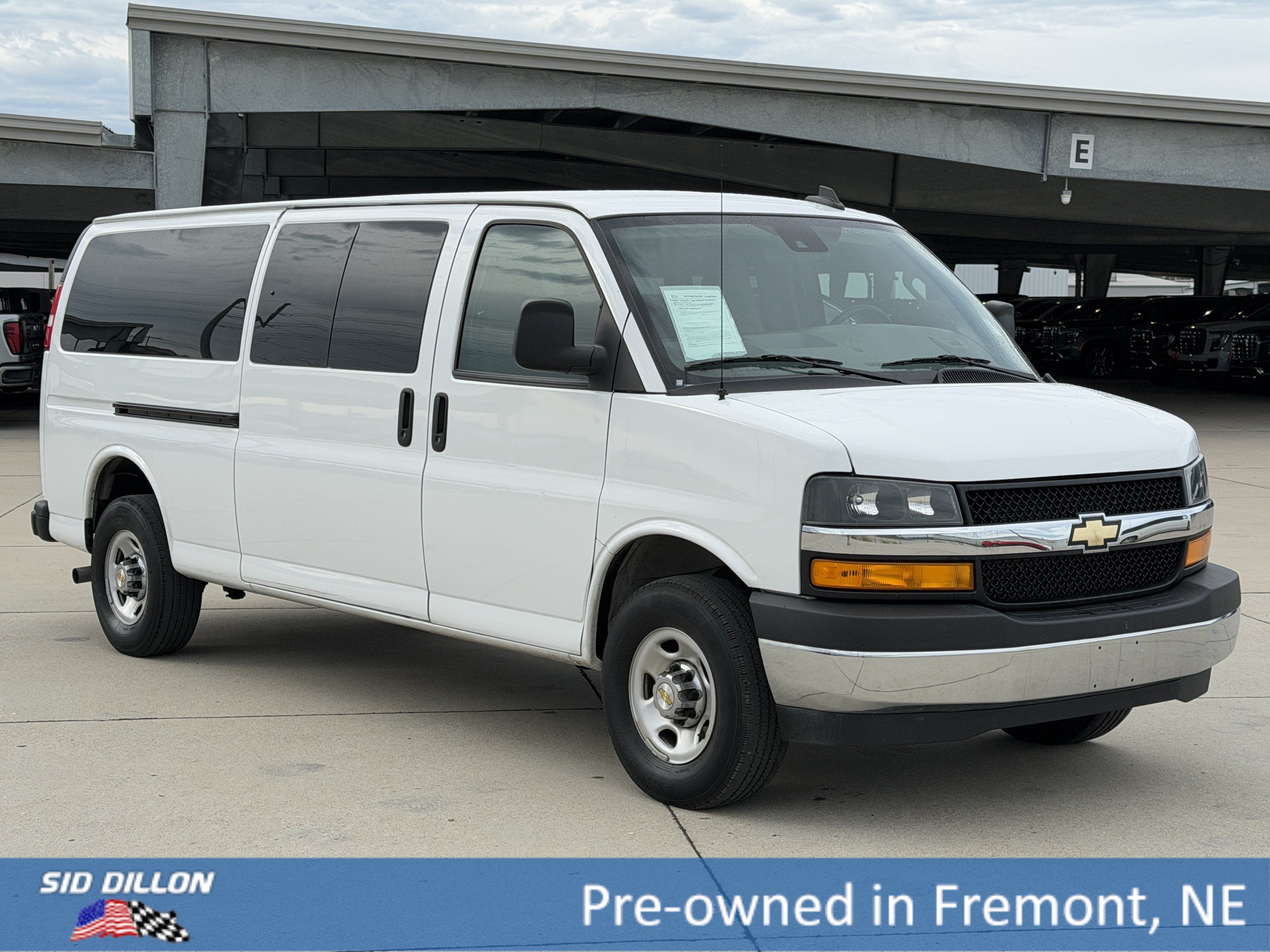 Certified 2024 Chevrolet Express 3500 LT w/ LT Preferred Equipment Group RWD image 2