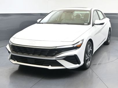 New 2025 Hyundai Elantra Limited w/ Cargo Package