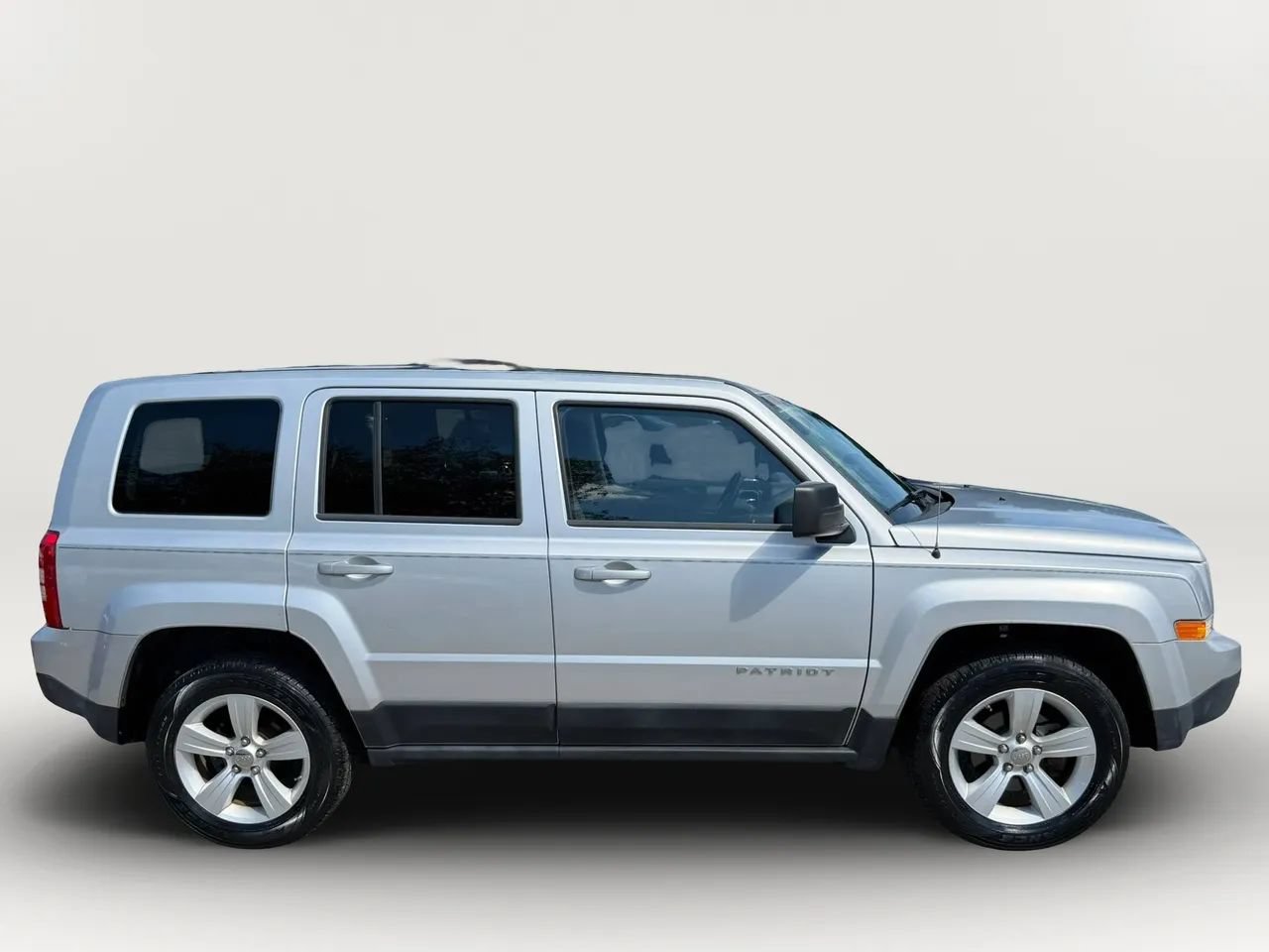 Used 2011 Jeep Patriot Latitude AWD/4WD image 2
