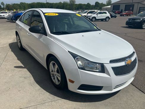 Used 2013 Chevrolet Cruze LS FWD image 3