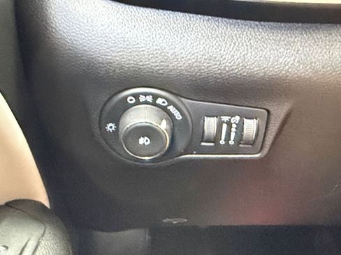 Used 2025 Jeep Compass Limited AWD/4WD image 34