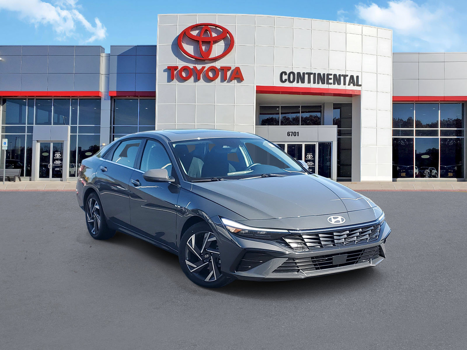Used 2025 Hyundai Elantra SEL FWD image 2