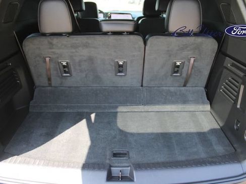 Used 2025 Chevrolet Traverse LT w/ Midnight/Sport Edition FWD image 10