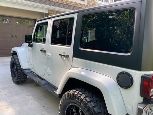 Used 2017 Jeep Wrangler Unlimited Sahara w/ Dual Top Group AWD/4WD image 17