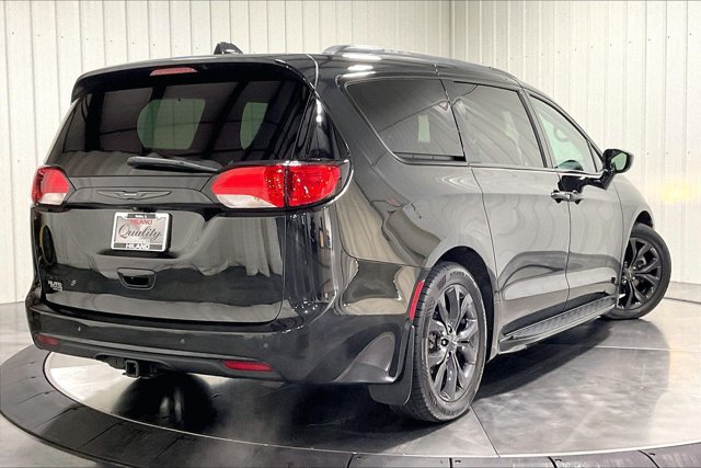 Used 2019 Chrysler Pacifica Touring-L Plus FWD image 13