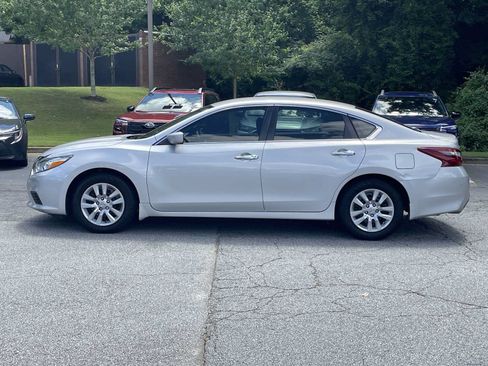 Used 2018 Nissan Altima 2.5 S w/ S Convenience Package FWD image 2