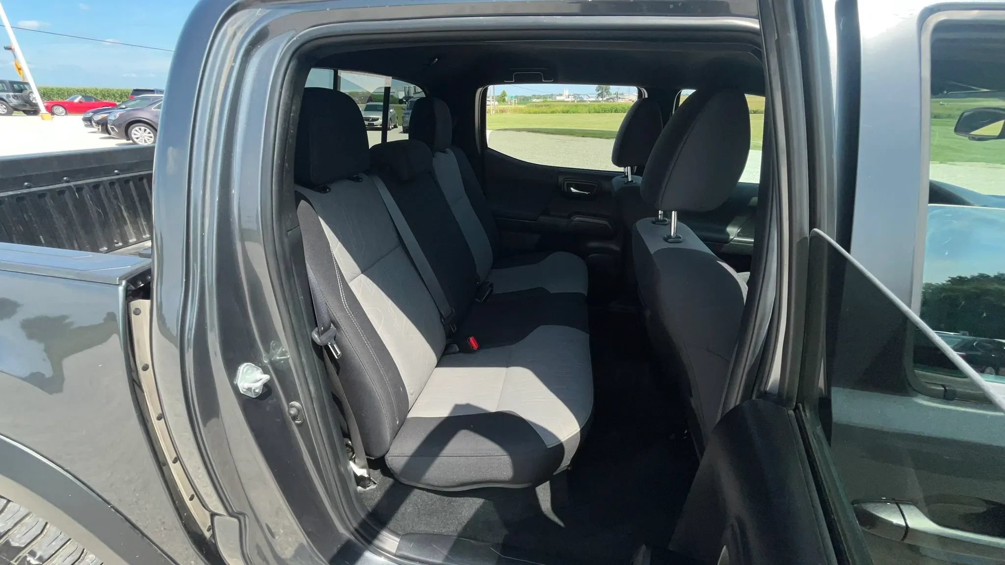 Used 2022 Toyota Tacoma TRD Off-Road AWD/4WD image 11