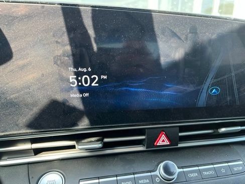 Used 2023 Hyundai Elantra Limited FWD image 8