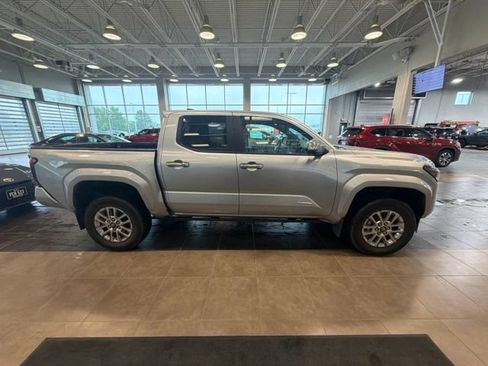 Used 2024 Toyota Tacoma Limited w/ Limited Package (LT) AWD/4WD image 2