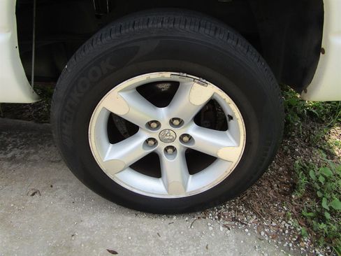 Used 2007 Dodge Ram 1500 Truck SLT image 14