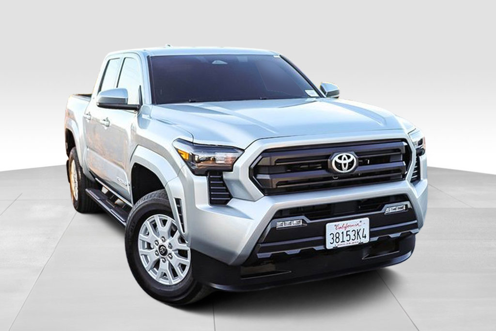 Used 2025 Toyota Tacoma SR5 AWD/4WD image 2
