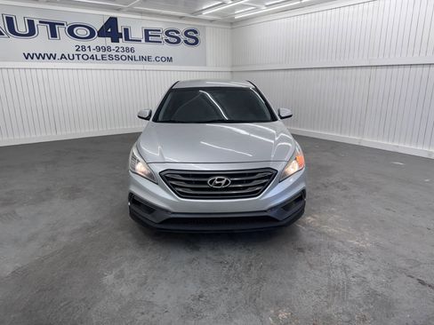 Used 2016 Hyundai Sonata SE image 2