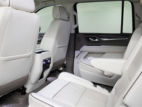 Used 2022 GMC Yukon XL Denali image 11