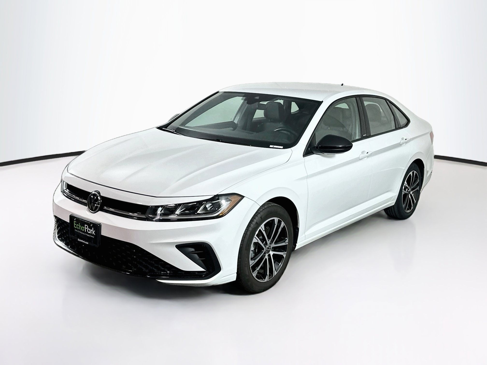 Used 2025 Volkswagen Jetta Sport FWD image 3