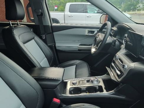 Used 2023 Ford Explorer XLT w/ Equipment Group 202A AWD/4WD image 10