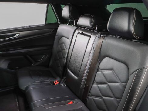 Used 2024 Volkswagen Atlas Cross Sport SE FWD image 25