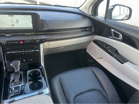 Certified 2024 Kia Carnival SX image 10