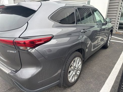 Used 2021 Toyota Highlander Limited image 4