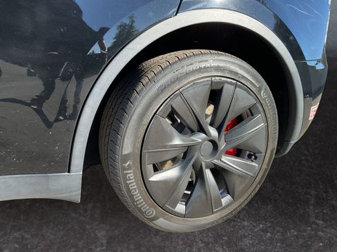 Used 2020 Tesla Model Y Long Range image 10