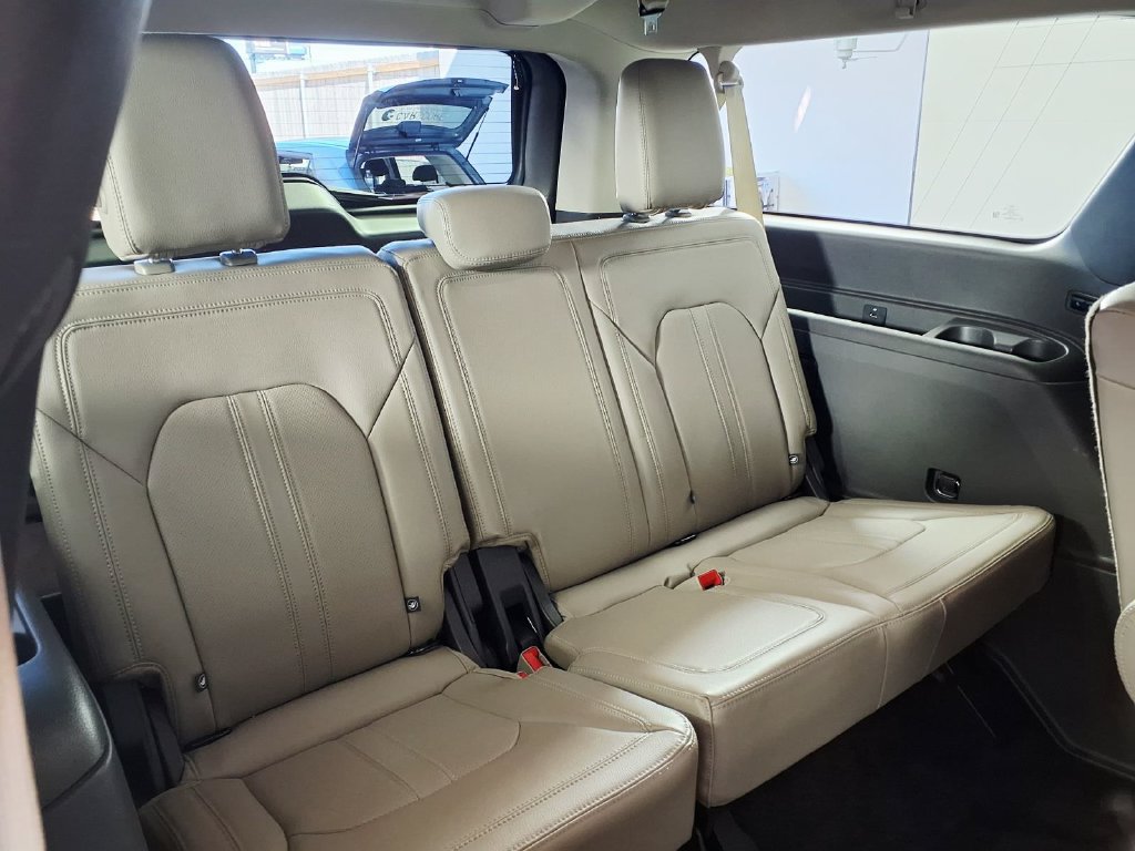 Used 2018 Ford Expedition Max Limited w/ Equipment Group 302A RWD image 11