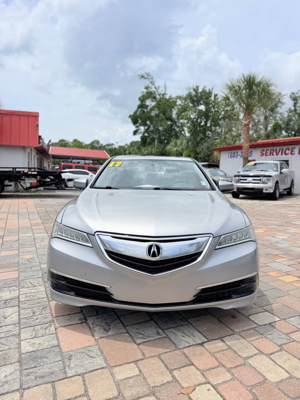 Used 2017 Acura TLX FWD image 2
