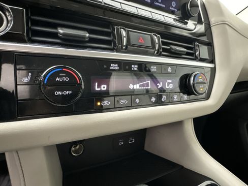 Used 2022 Nissan Pathfinder SL AWD/4WD image 10