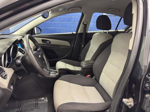 Used 2013 Chevrolet Cruze LS image 15