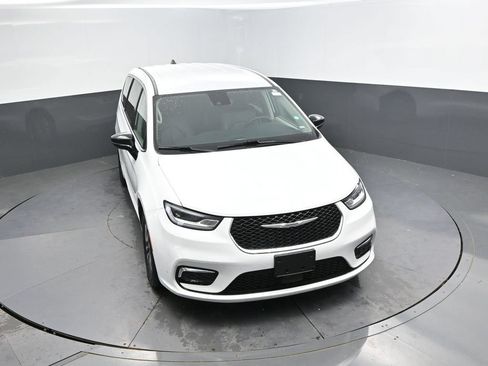 Used 2024 Chrysler Pacifica Limited FWD image 25