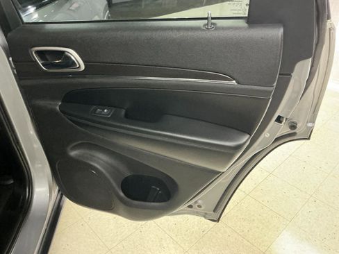 Used 2018 Jeep Grand Cherokee Limited AWD/4WD image 27