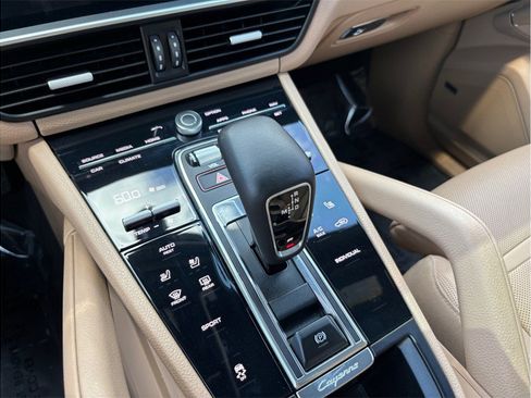 Used 2020 Porsche Cayenne AWD/4WD image 36