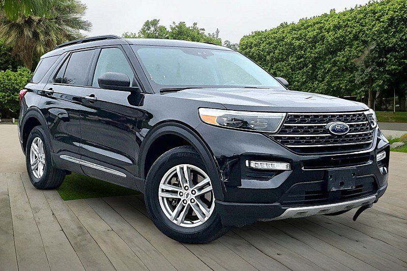 Used 2021 Ford Explorer XLT w/ Equipment Group 202A AWD/4WD image 9