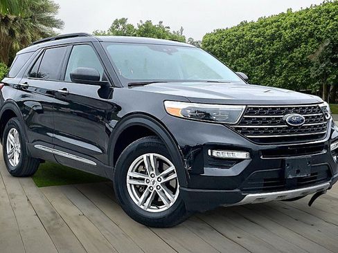 Used 2021 Ford Explorer XLT w/ Equipment Group 202A AWD/4WD image 9