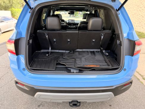 Used 2025 Honda Pilot TrailSport image 8