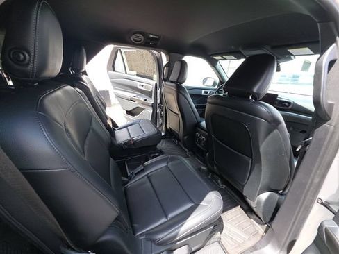 Used 2020 Ford Explorer XLT w/ Equipment Group 202A RWD image 12