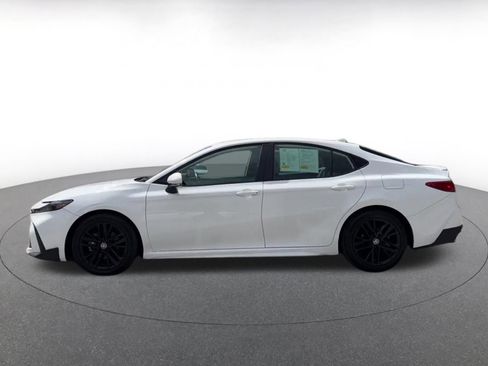Used 2025 Toyota Camry SE FWD image 9