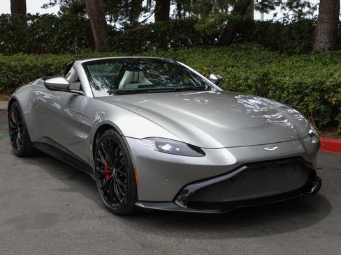 Used 2023 Aston Martin V8 Vantage Roadster RWD image 33
