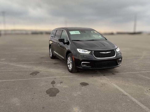New 2026 Chrysler Pacifica Select image 17