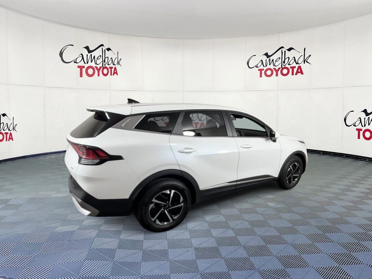 Used 2025 Kia Sportage LX FWD image 3