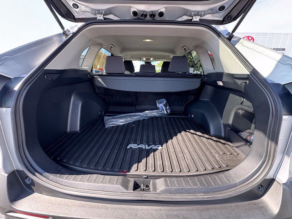 Used 2024 Toyota RAV4 XLE AWD/4WD image 11