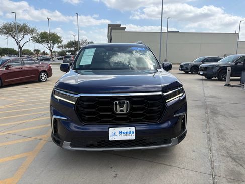 Certified 2024 Honda Pilot Touring image 3