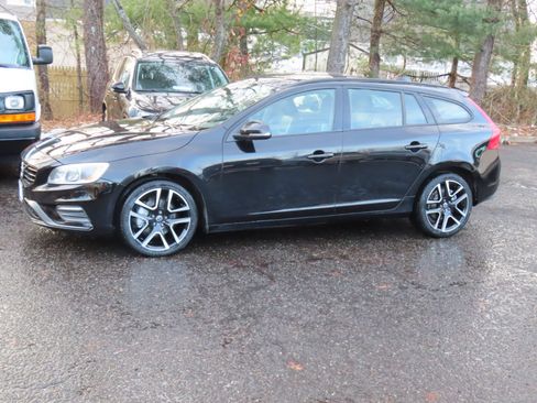 Used 2018 Volvo V60 T5 Dynamic image 4