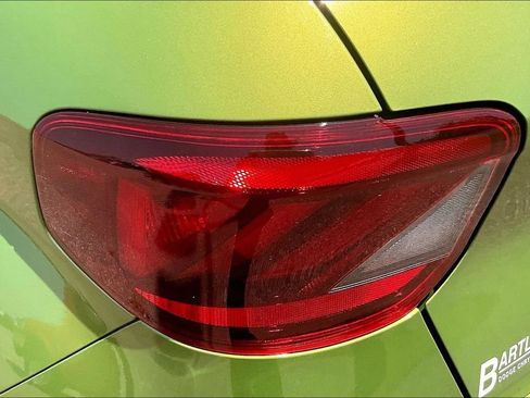 Used 2023 Hyundai Venue SEL FWD image 29
