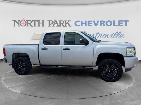 Used 2010 Chevrolet Silverado 1500 LT w/ Power Pack Plus RWD image 4