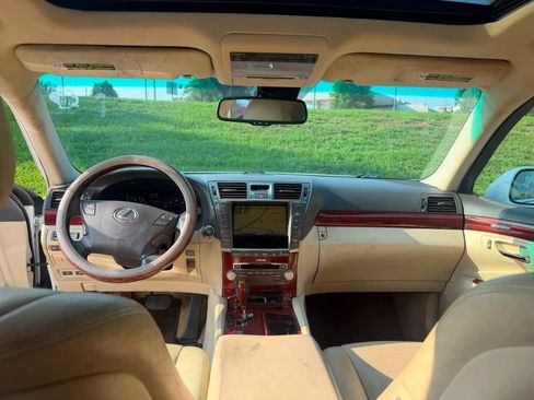Used 2011 Lexus LS 460 w/ Comfort Pkg RWD image 17