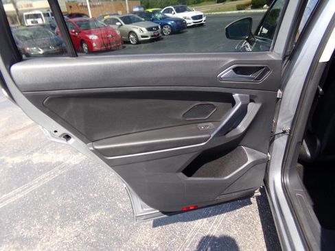 Used 2021 Volkswagen Tiguan SE image 20